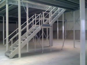 Antresole magazynowe schody