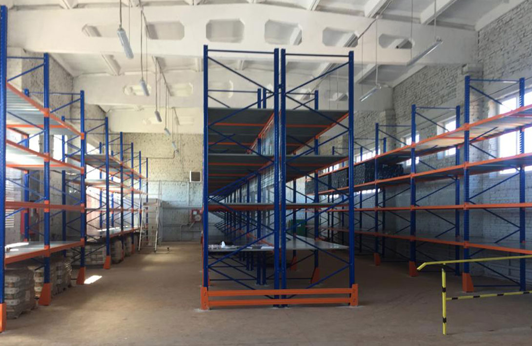 HR shelf racks in a small warehouse