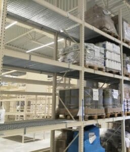HR shelf racks with a platform grating